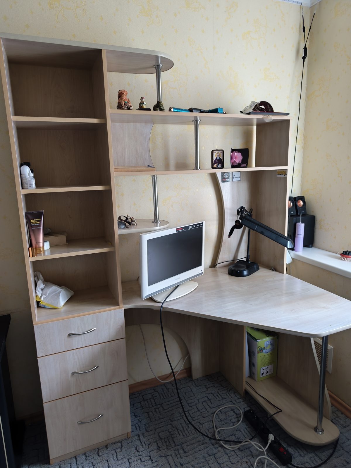 . Продам школьный стол